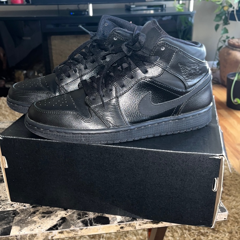 Men Air Jordan 1’s .. Blk/Blk
